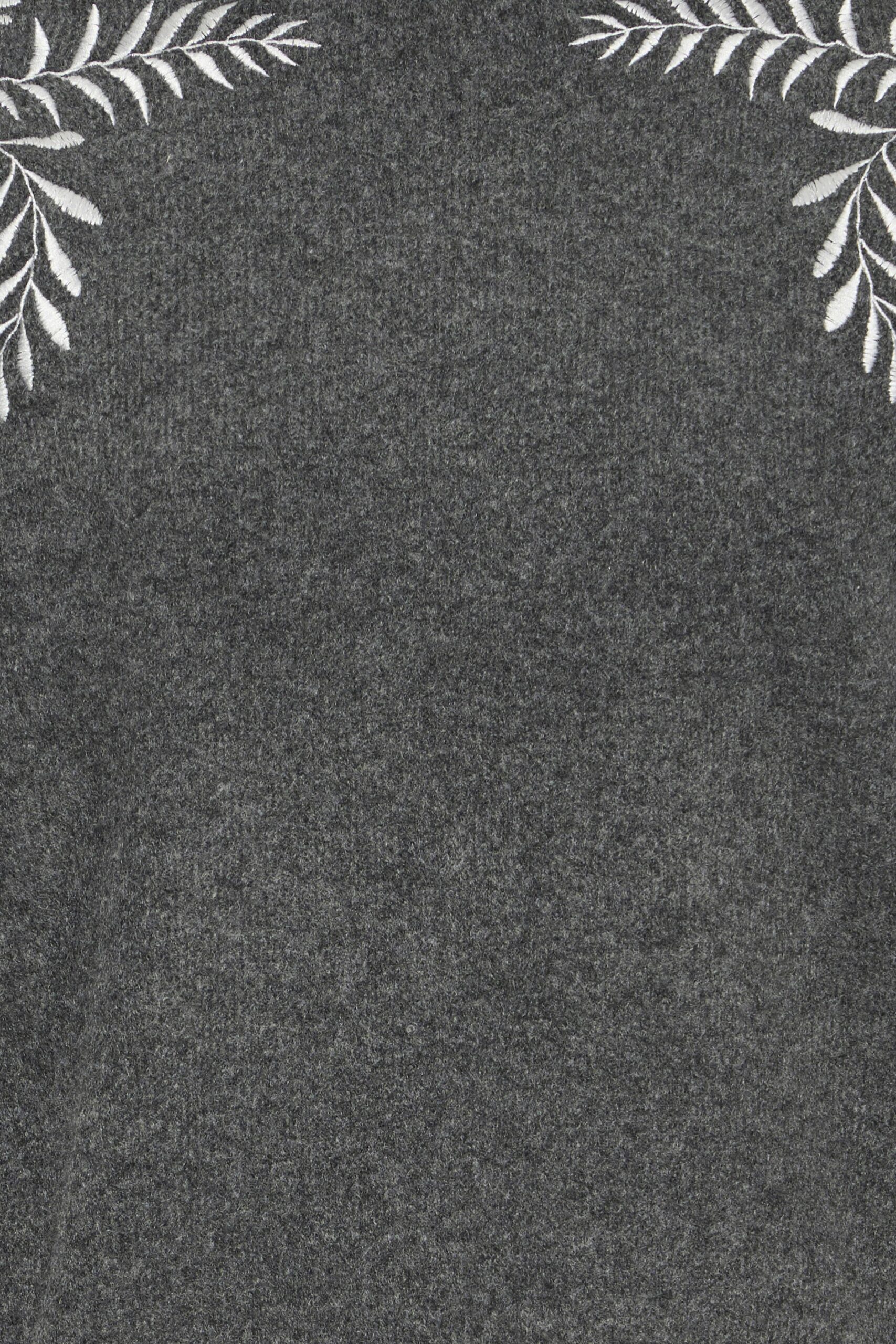 Zoom pull brodé gris foncé BYMAGGE